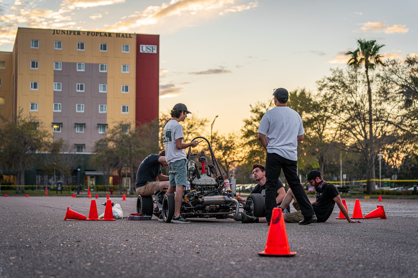 bulls racing people at juniper poplar